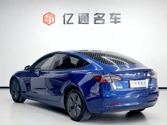 Tesla Model 3 — Фото автомобиля 18