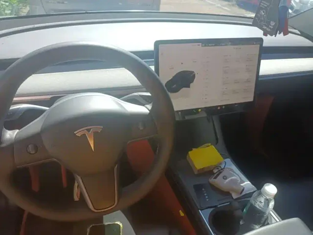 Tesla Model Y — Фото автомобиля 9