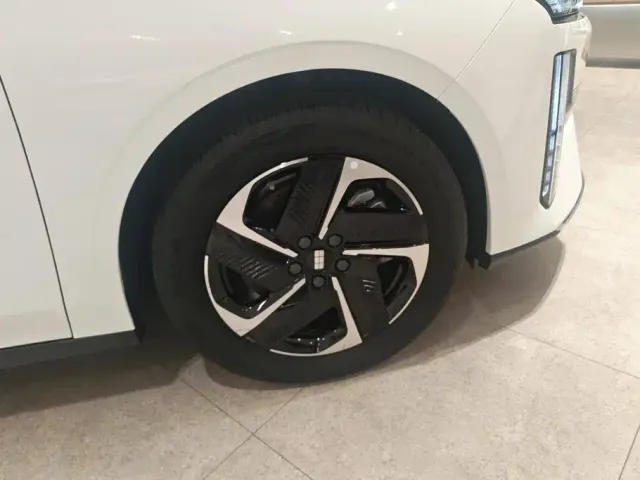Geely Galaxy L6 — Фото автомобиля 6