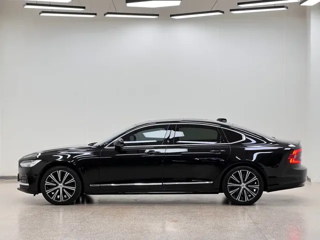 Volvo S90 — Фото автомобиля 3