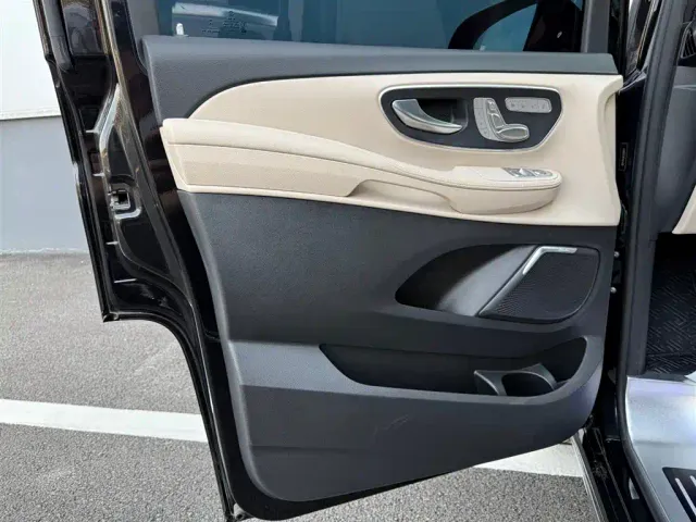 Mercedes-Benz V-Class — Фото автомобиля 14