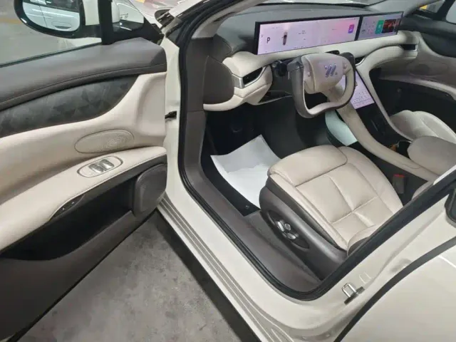 IM Motors LS6 — Фото автомобиля 15