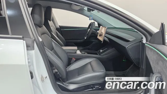 Tesla Model 3 — Фото автомобиля 20
