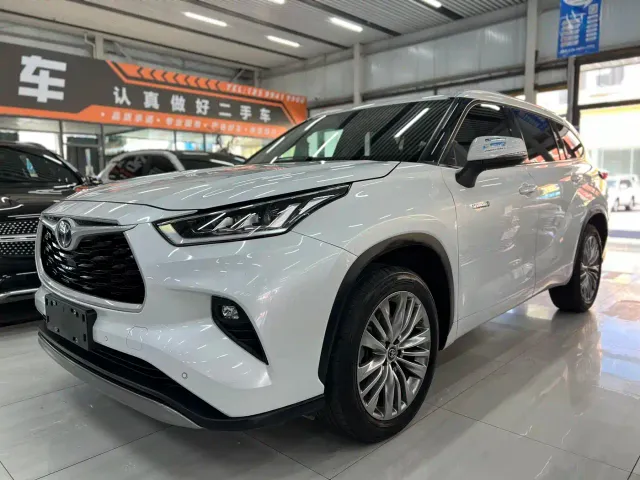 Фотография автомобиля — Toyota Highlander