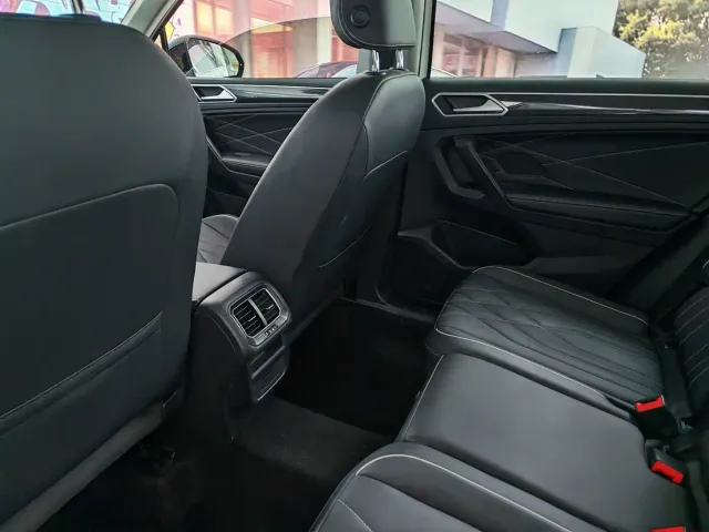 Volkswagen Tiguan L — Фото автомобиля 4