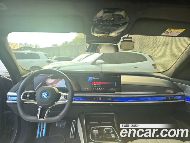 BMW i7 — Фото автомобиля 3