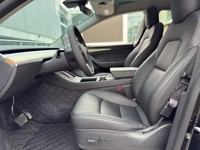 Tesla Model Y — Фото автомобиля 6