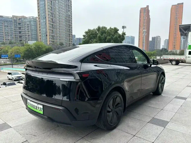 Tesla Model Y — Фото автомобиля 6
