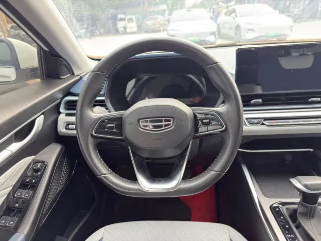 Geely Emgrand — Фото автомобиля 6