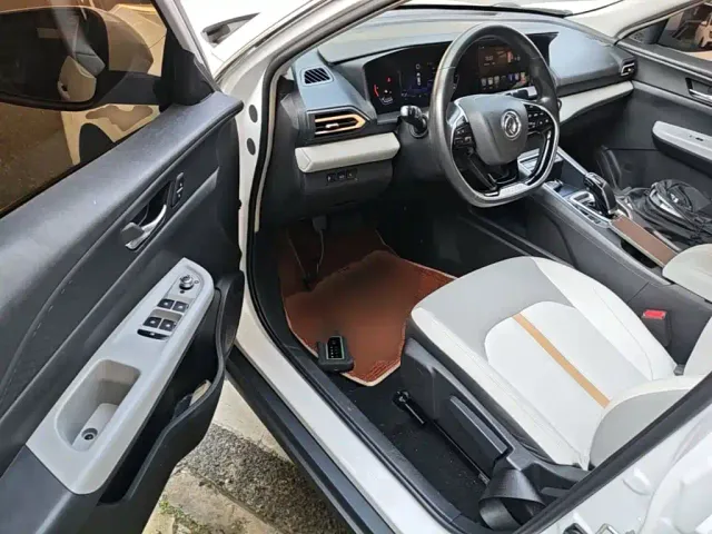Dongfeng Fengshen E70 — Фото автомобиля 15