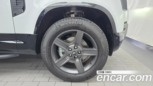 Land Rover Defender Defender (L663) 110 P300 X-Dynamic SE — Фото автомобиля 20