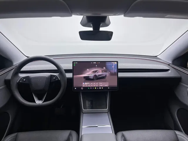 Tesla Model Y — Фото автомобиля 13