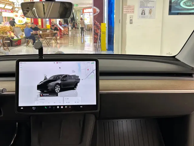 Tesla Model Y — Фото автомобиля 17