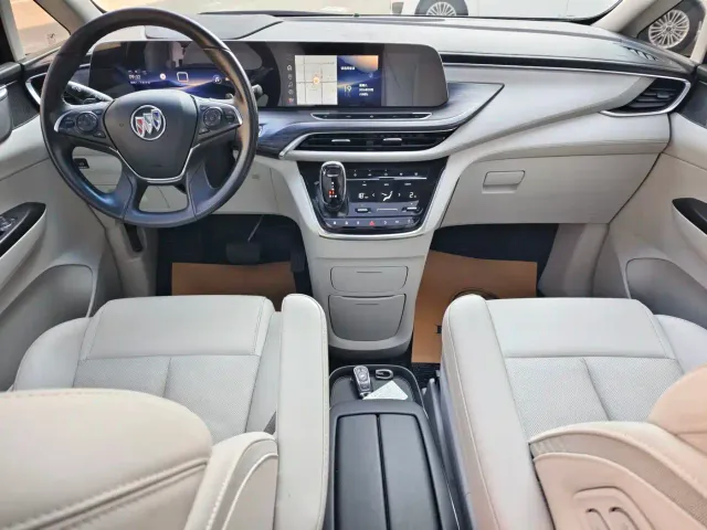 Buick GL8 — Фото автомобиля 12
