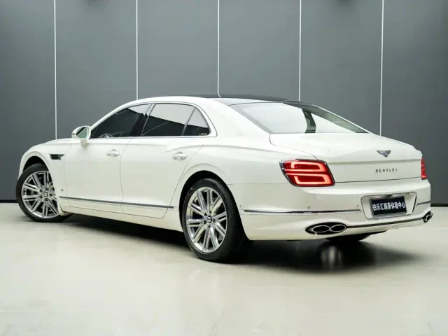 Bentley Flying Spur — Фото автомобиля 4