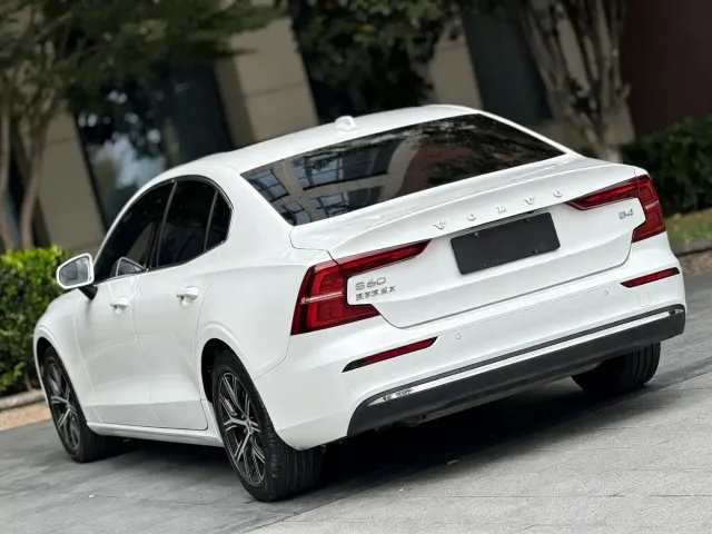 Volvo S60 — Фото автомобиля 8