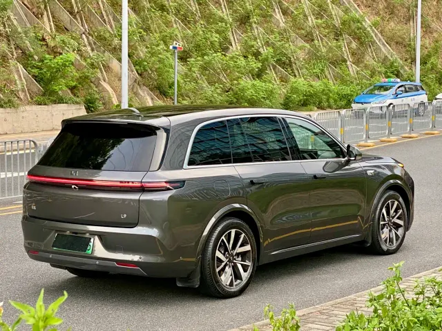 Li Auto L8 — Фото автомобиля 5