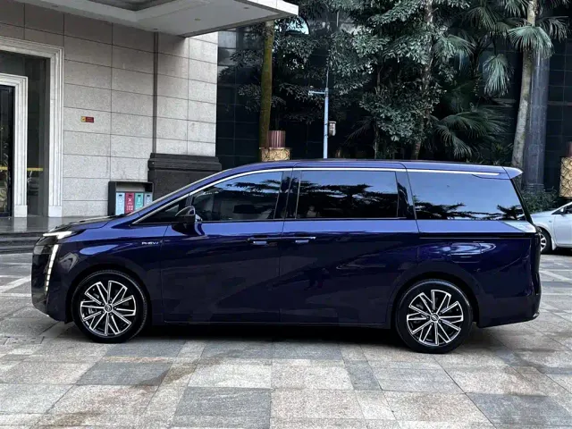 GAC Trumpchi E8 — Фото автомобиля 10