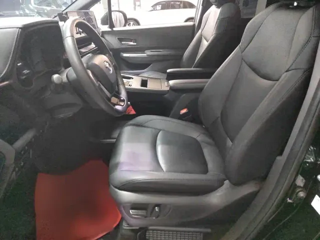 Toyota Sienna — Фото автомобиля 10