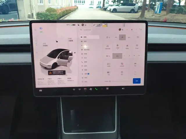 Tesla Model Y — Фото автомобиля 12