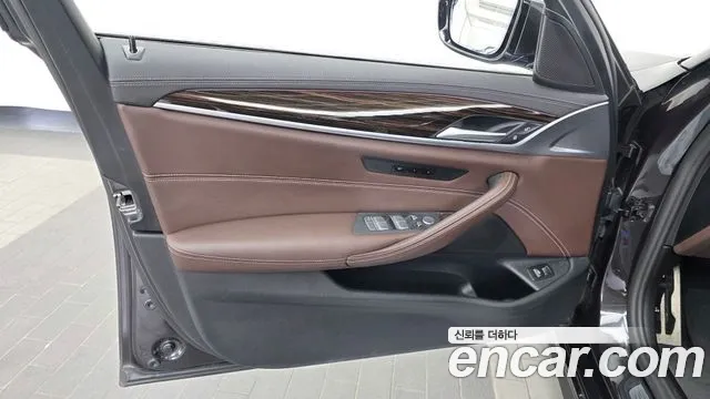 BMW 5 Series G30 — Фото автомобиля 13