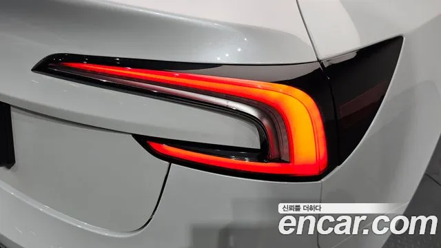 Tesla Model 3 — Фото автомобиля 6