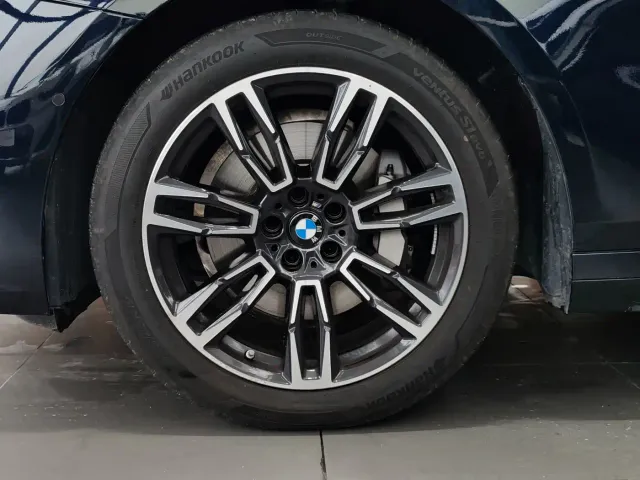 BMW 5 Series — Фото автомобиля 9