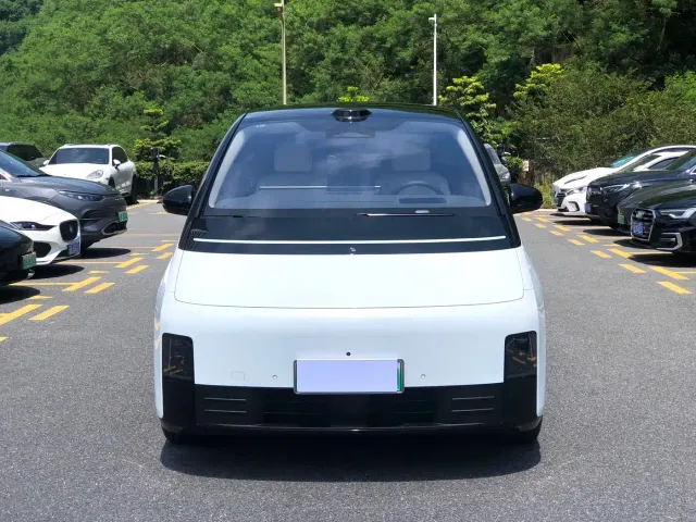 Li Auto MEGA — Фото автомобиля 3