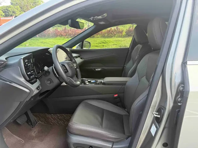 Lexus RX — Фото автомобиля 4