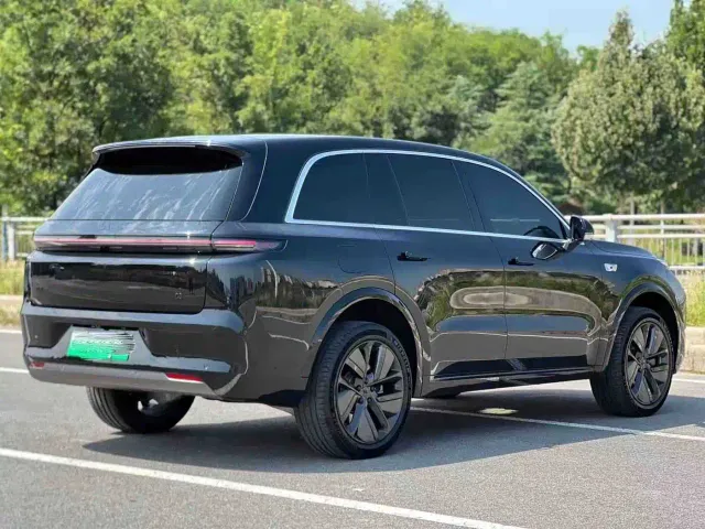 Li Auto L8 — Фото автомобиля 7
