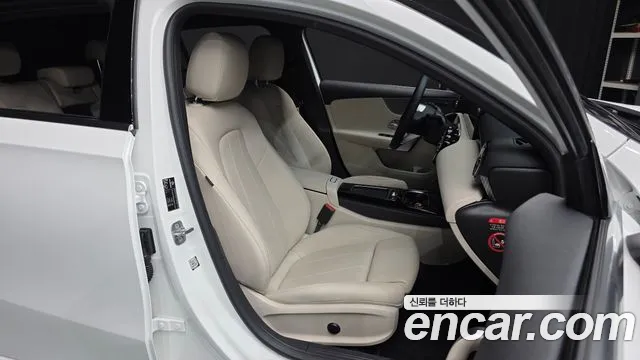 Mercedes-Benz A-Class W177 — Фото автомобиля 17