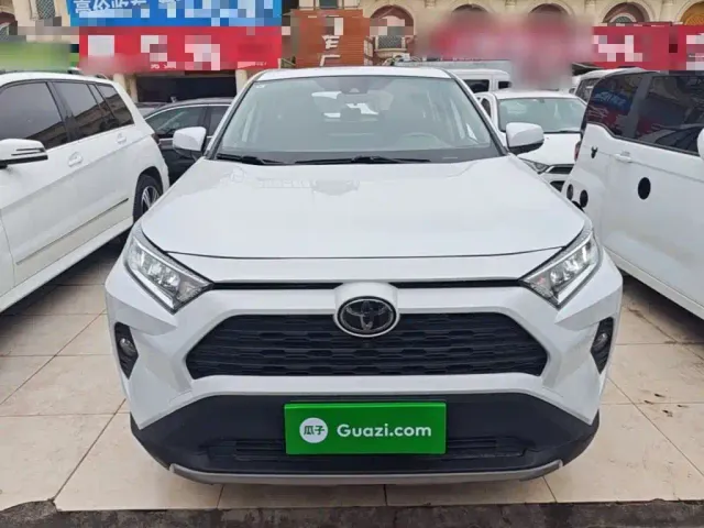 Toyota RAV4 — Фото автомобиля 2