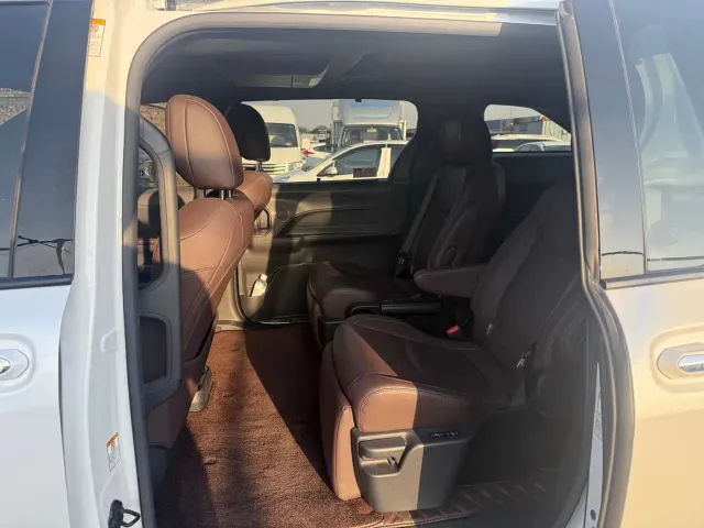 Toyota Sienna — Фото автомобиля 6