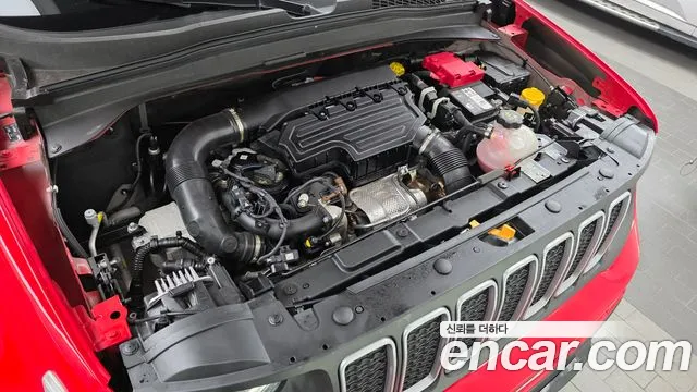 Jeep Renegade — Фото автомобиля 9