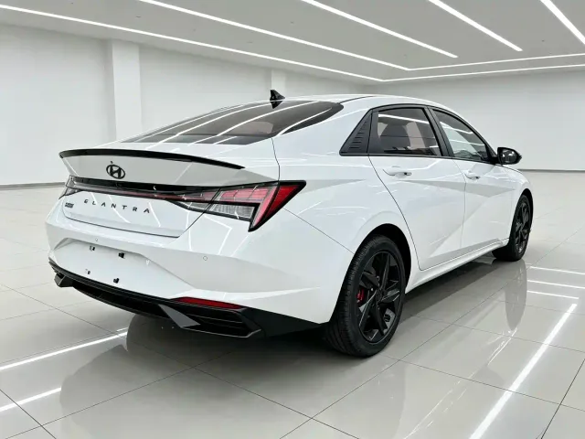 Hyundai Elantra — Фото автомобиля 6
