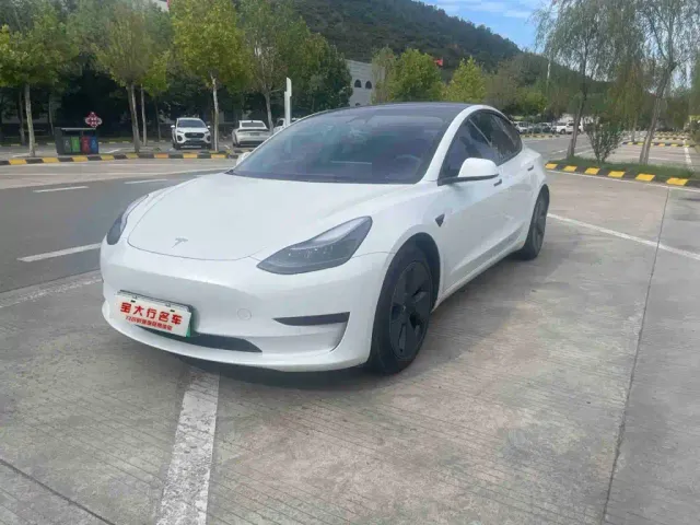 Фотография автомобиля — Tesla Model 3