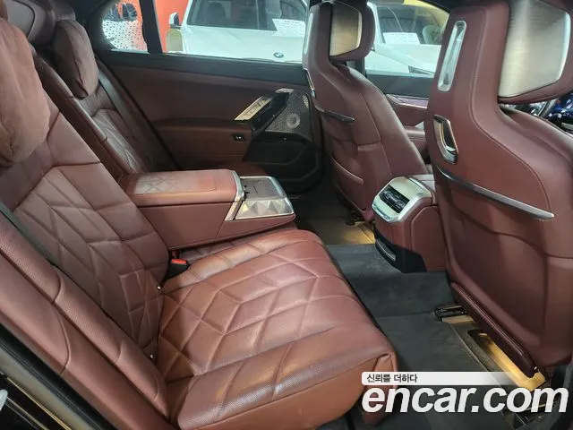 BMW 7-Series — Фото автомобиля 10