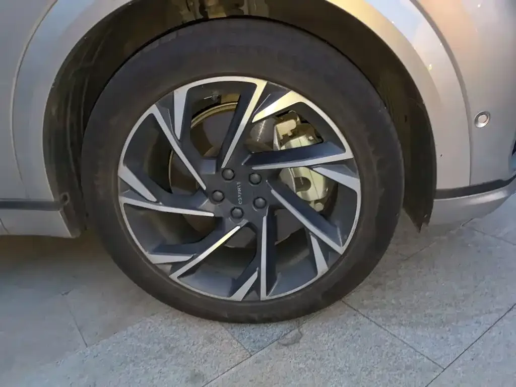 Lynk & Co Lynk & Co 09 EM-P 2021 2.0T PHEV Halo 6-seater — Фото автомобиля 25