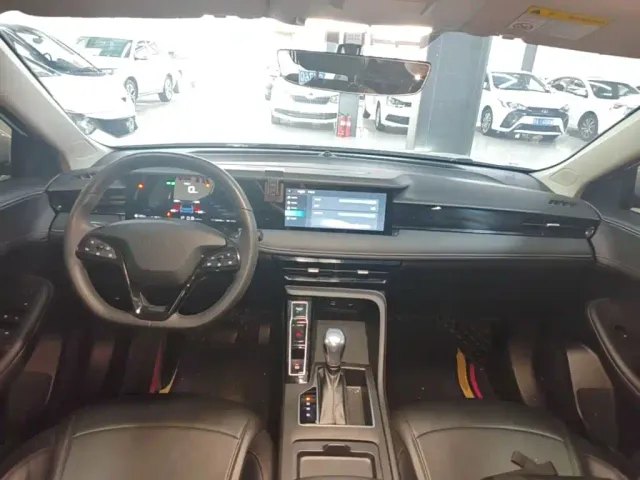 Roewe i5 — Фото автомобиля 9