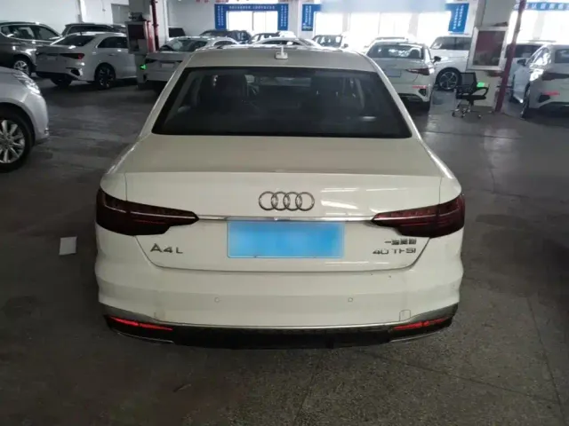 Audi A4L — Фото автомобиля 5