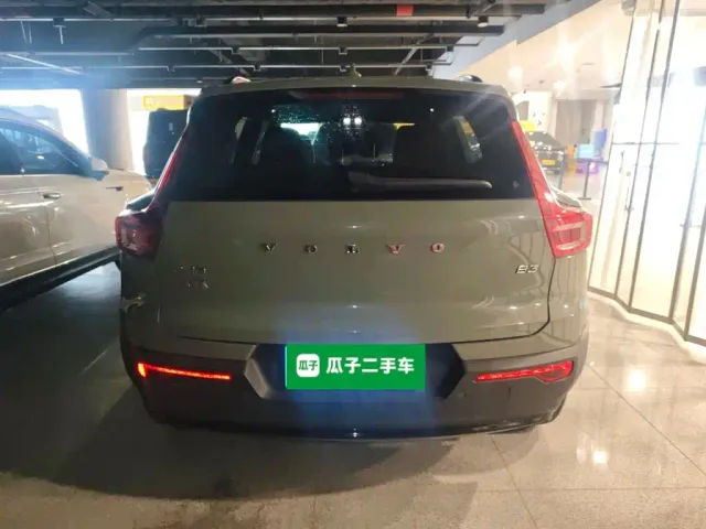 Volvo XC40 — Фото автомобиля 3