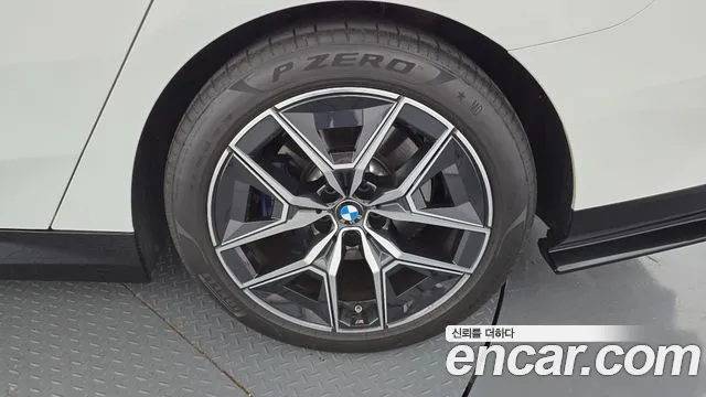 BMW 5 Series G60 — Фото автомобиля 6