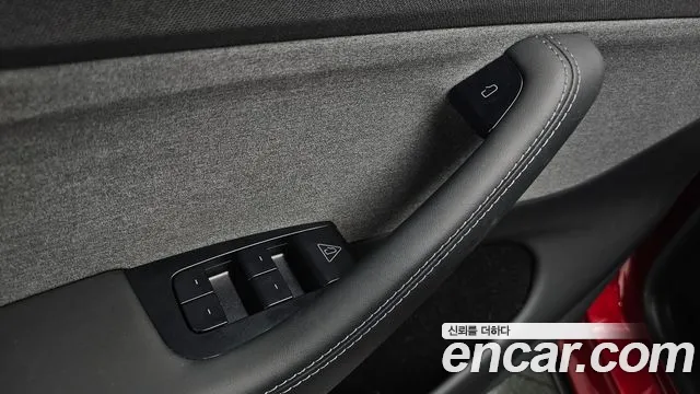 Tesla Model Y — Фото автомобиля 18