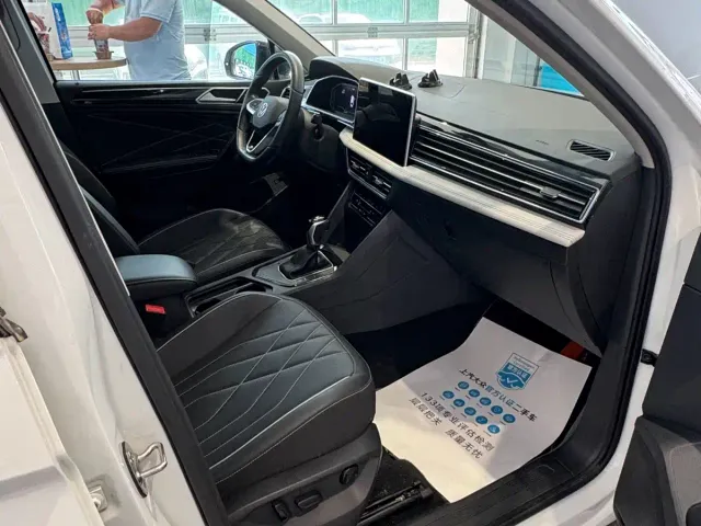 Volkswagen Tiguan L — Фото автомобиля 9