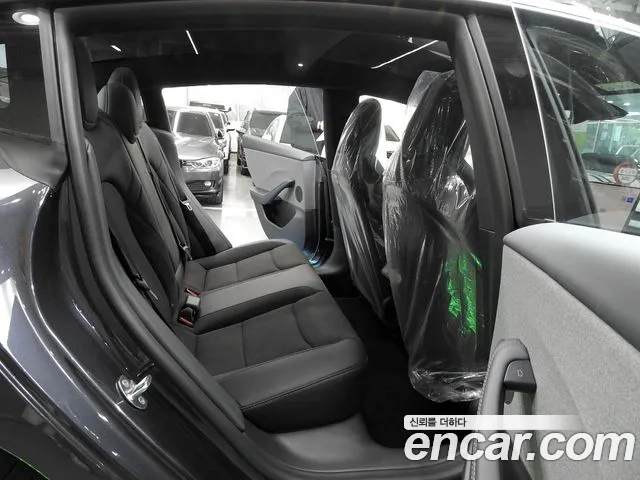 Tesla Model 3 — Фото автомобиля 13