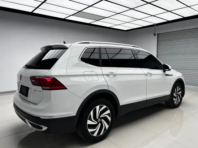 Volkswagen Tiguan L — Фото автомобиля 5