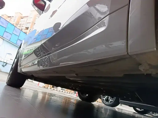 Li Auto L8 — Фото автомобиля 21