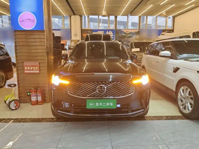 Volvo XC90 — Фото автомобиля 2