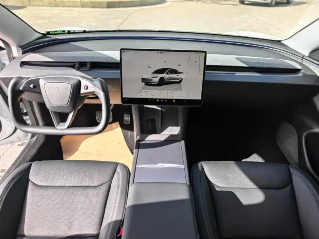 Tesla Model 3 — Фото автомобиля 7