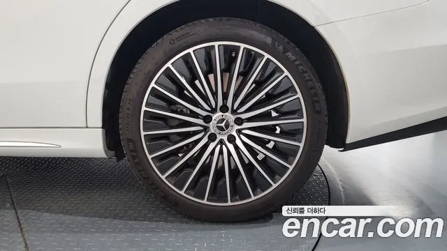 Mercedes-Benz E-Class — Фото автомобиля 19